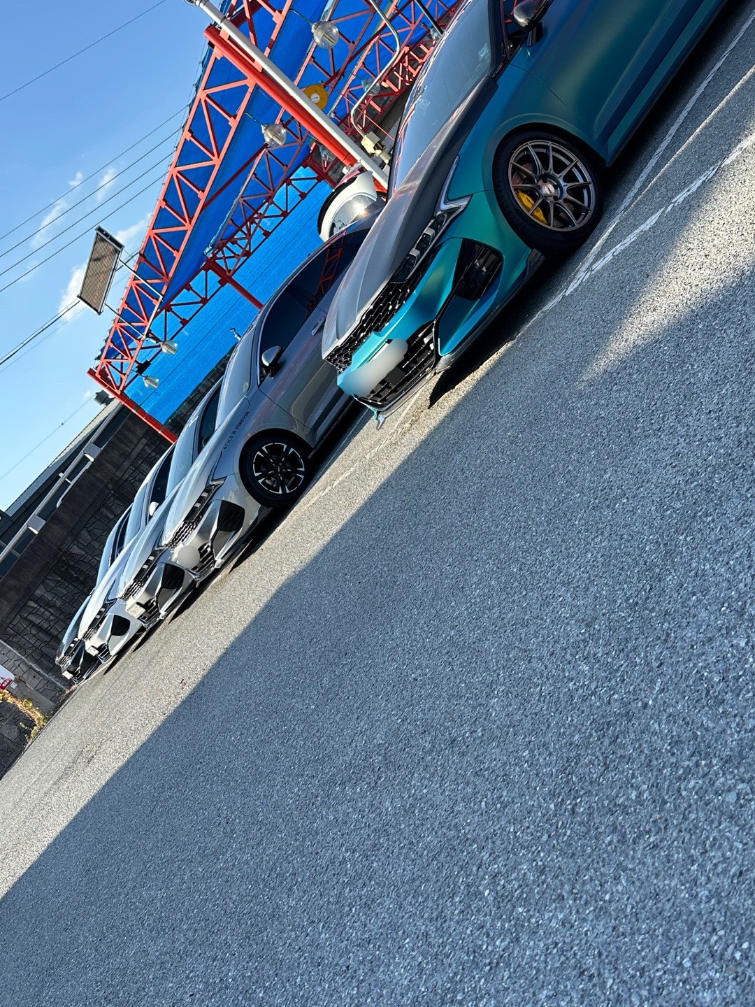 하늘, 바퀴, 야외, 차량이(가) 표시된 사진
자동 생성된 설명