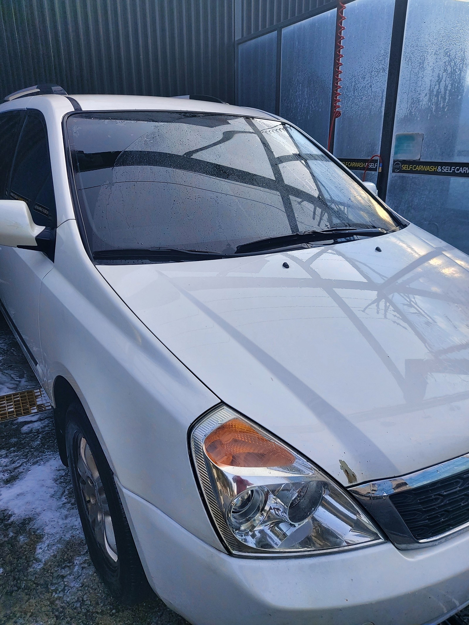 차량, 육상 차량, 타이어, 주차된이(가) 표시된 사진
자동 생성된 설명