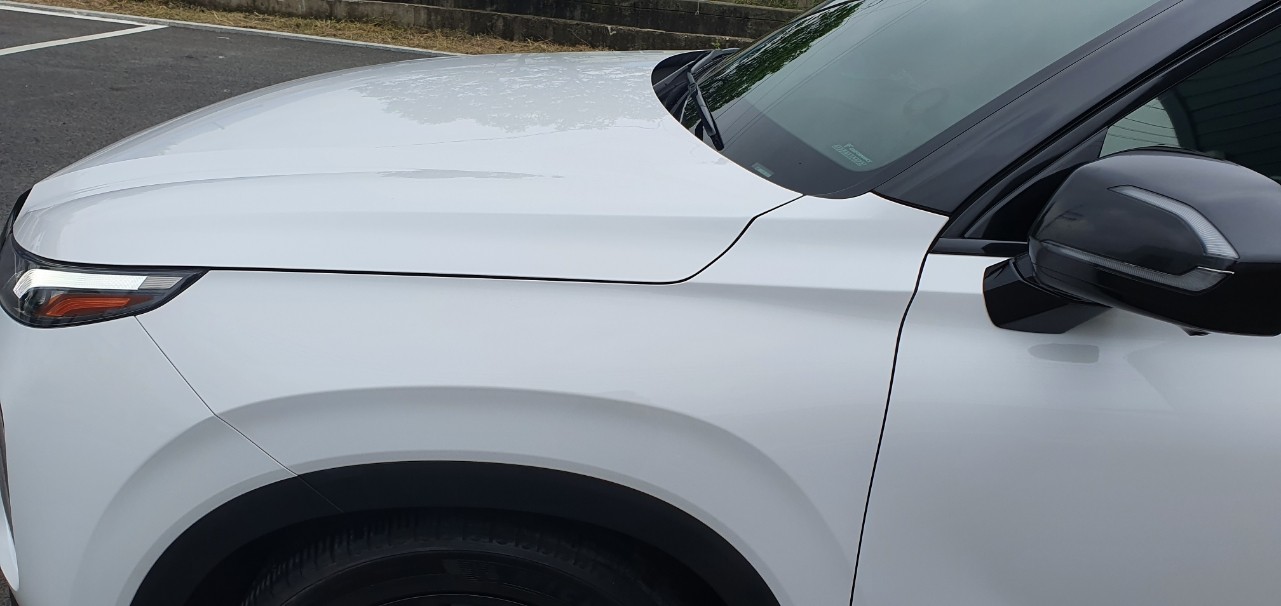 차량, 육상 차량, 타이어, 자동차 부품이(가) 표시된 사진
자동 생성된 설명