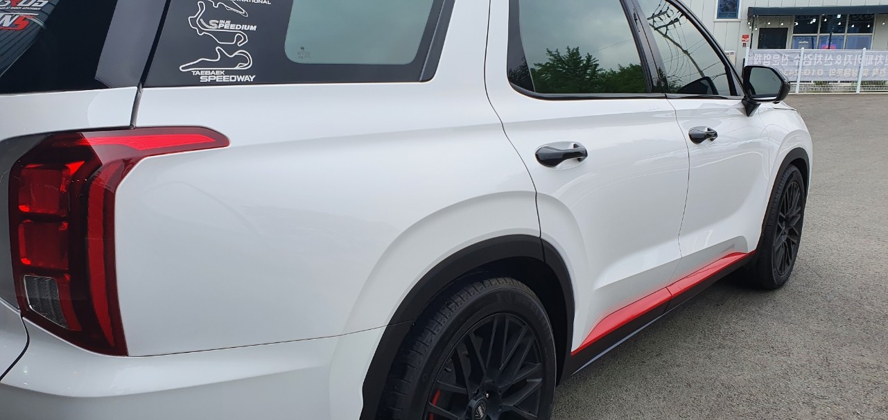 타이어, 차량, 육상 차량, 바퀴이(가) 표시된 사진
자동 생성된 설명