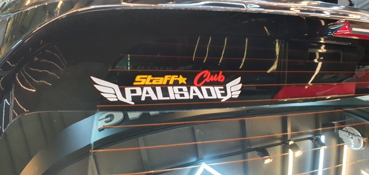 텍스트, 차량, 자동차이(가) 표시된 사진
자동 생성된 설명