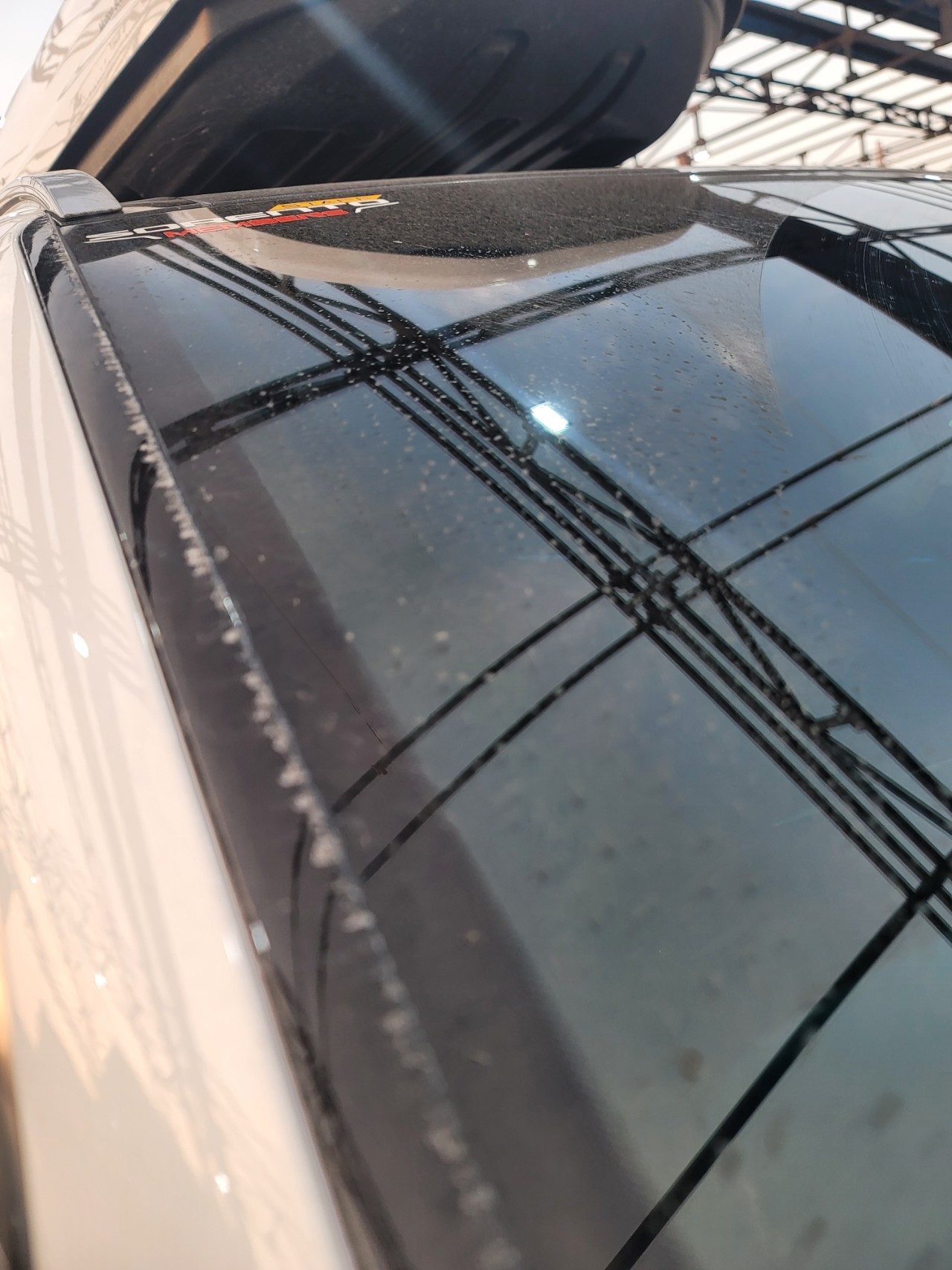 자동차, 야외, 차량, 지붕이(가) 표시된 사진
자동 생성된 설명