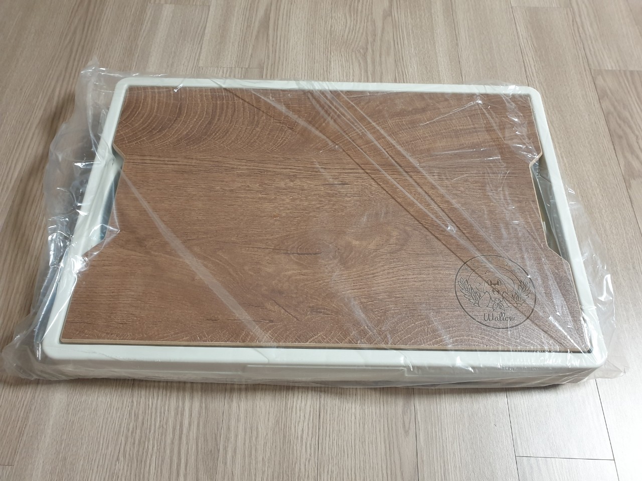 바닥, 실내, 트레이, 상자이(가) 표시된 사진
자동 생성된 설명