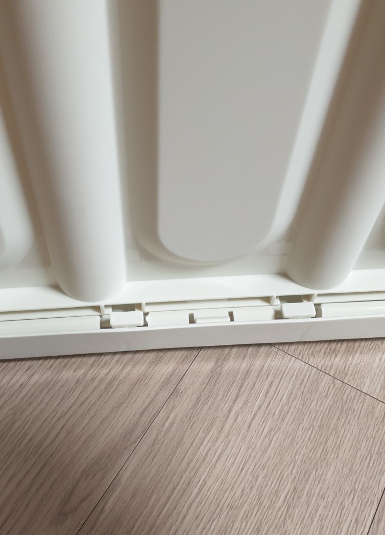 건물, 실내, 몰딩, 우드이(가) 표시된 사진
자동 생성된 설명