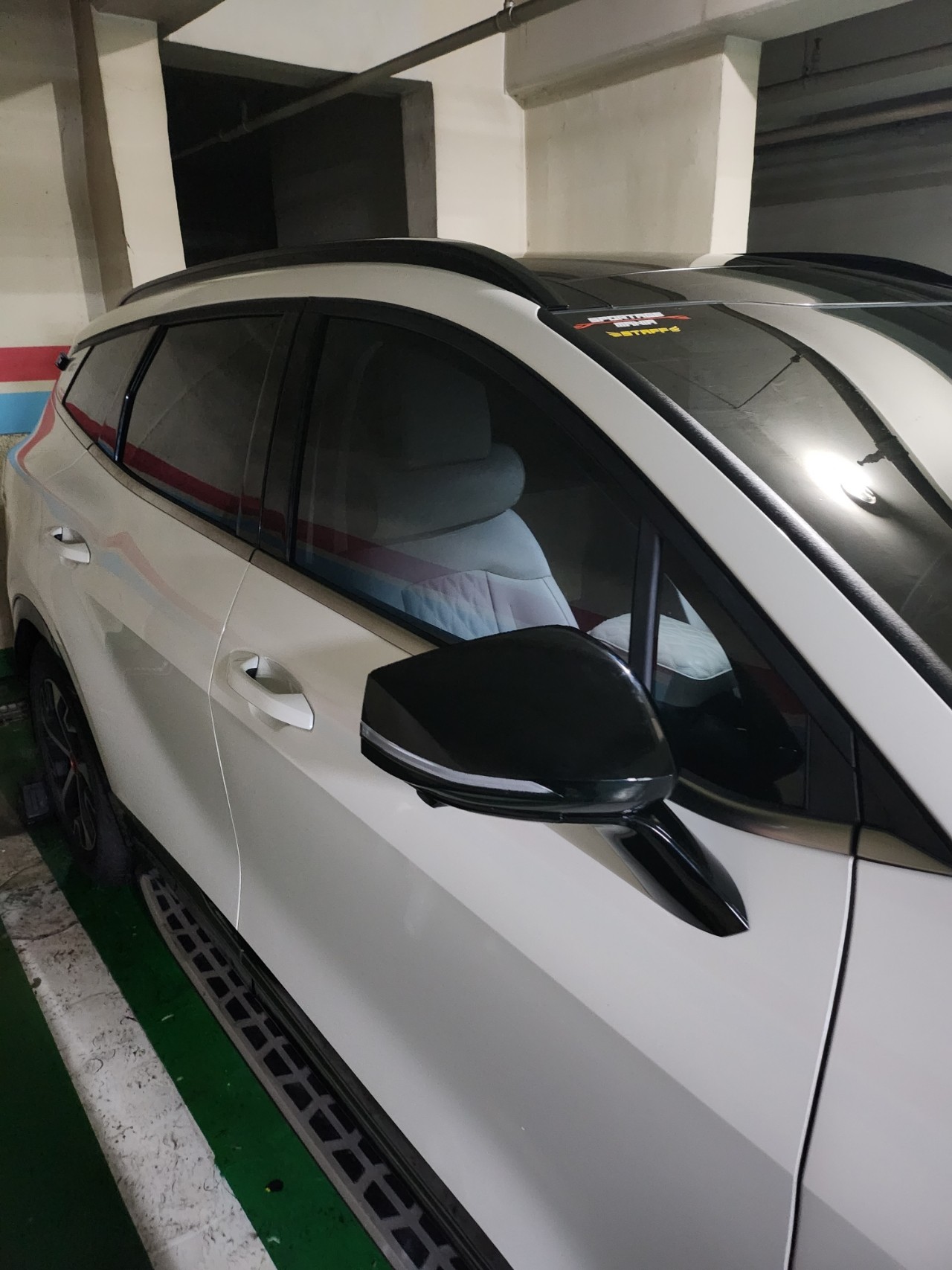 차량, 육상 차량, 교통, 자동차이(가) 표시된 사진
자동 생성된 설명