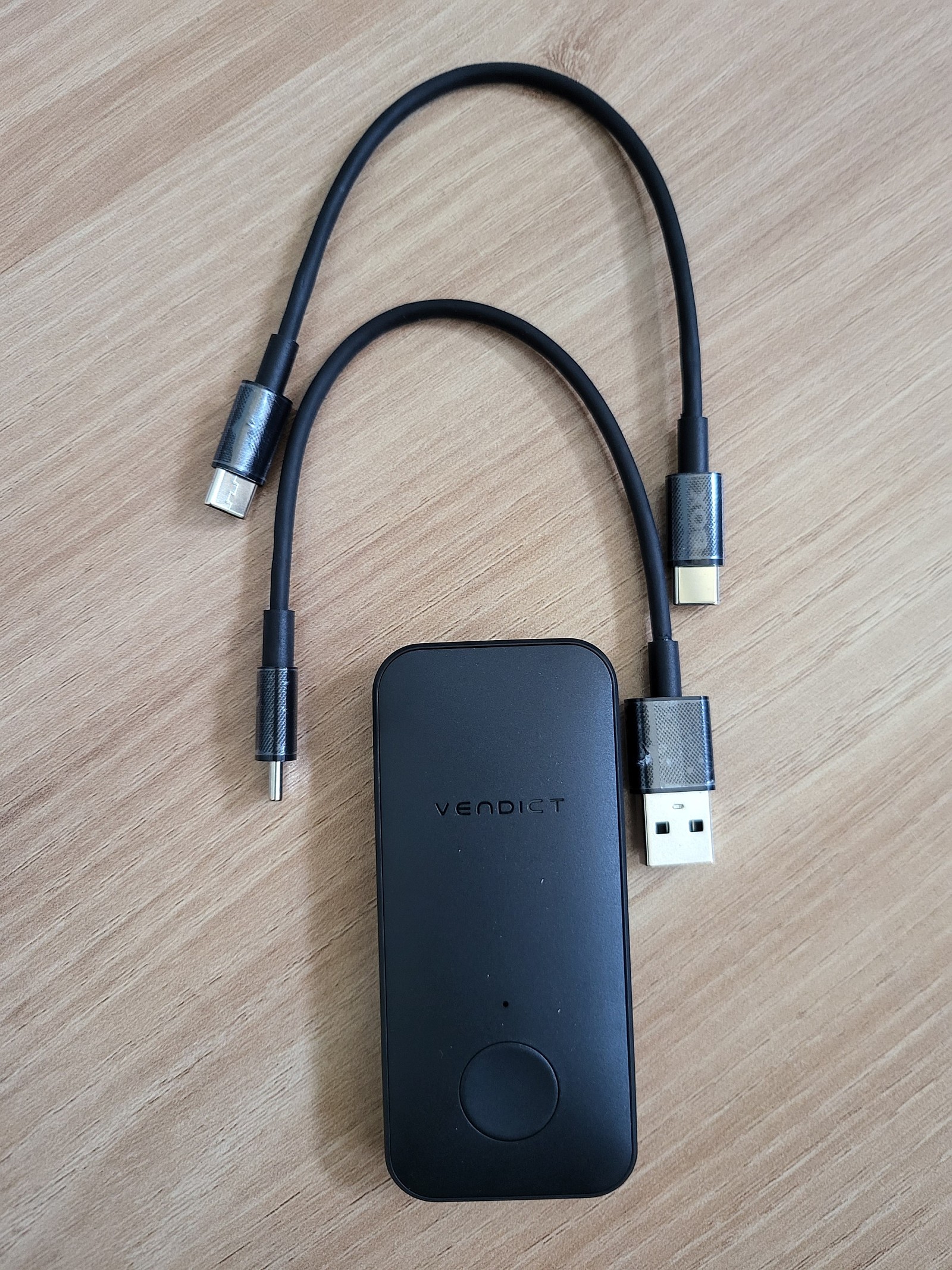 케이블, 정보기기, 전자 기기, 전자제품이(가) 표시된 사진
자동 생성된 설명