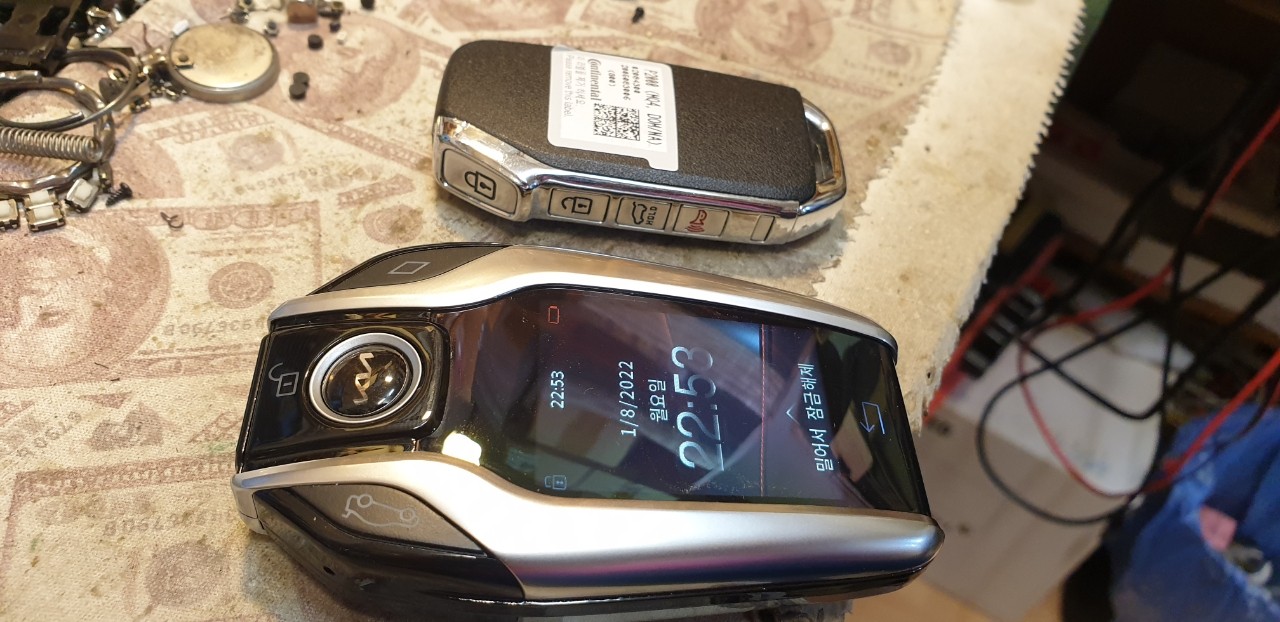 텍스트, 휴대 전화, 정보기기, 전화이(가) 표시된 사진
자동 생성된 설명