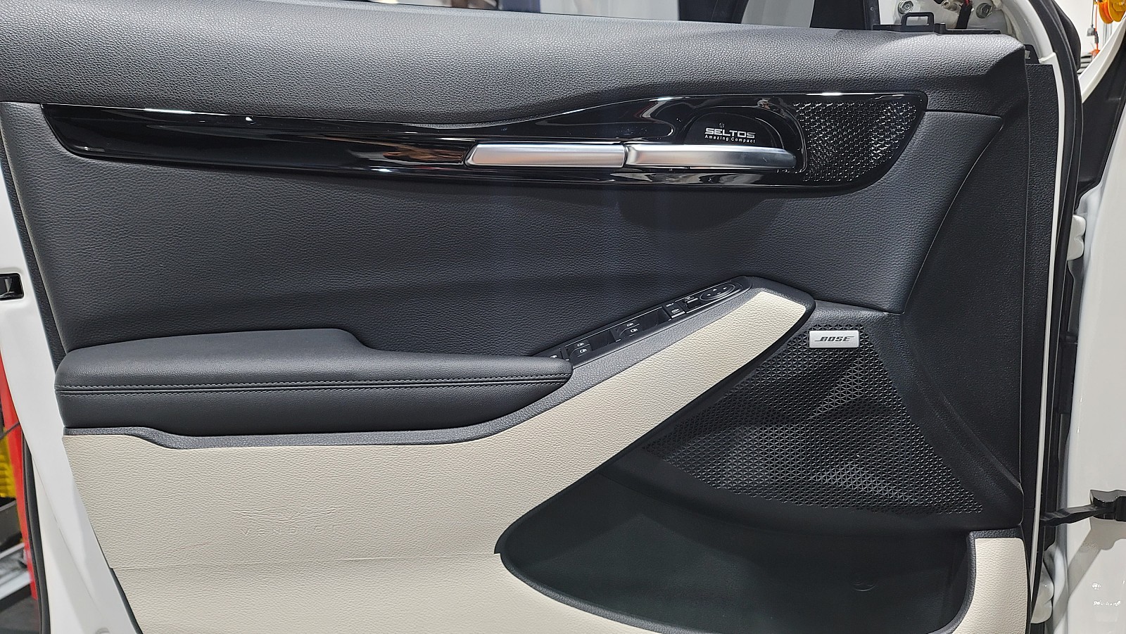 자동차, 텍스트, 육상 차량, 카시트이(가) 표시된 사진
자동 생성된 설명