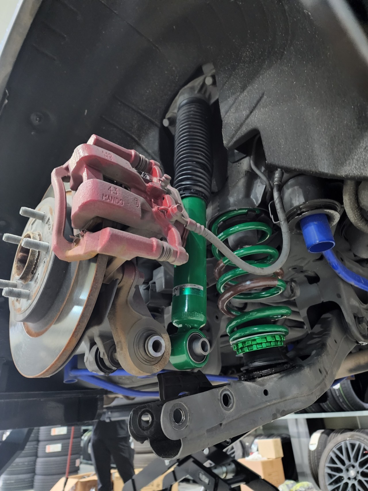 자동차 부품, 기계, 자동차 연료 시스템, 자동차이(가) 표시된 사진
자동 생성된 설명