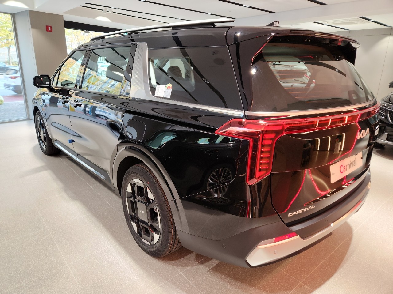 차량, 육상 차량, 바퀴, 타이어이(가) 표시된 사진
자동 생성된 설명