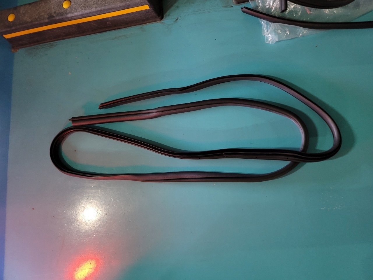 전기 배선, 전자제품, 열 수축 튜브, 실내이(가) 표시된 사진
자동 생성된 설명