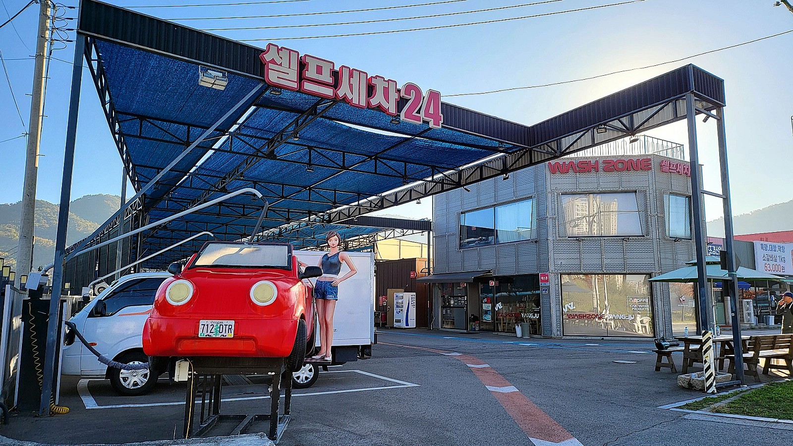 텍스트, 야외, 하늘, 바퀴이(가) 표시된 사진
자동 생성된 설명