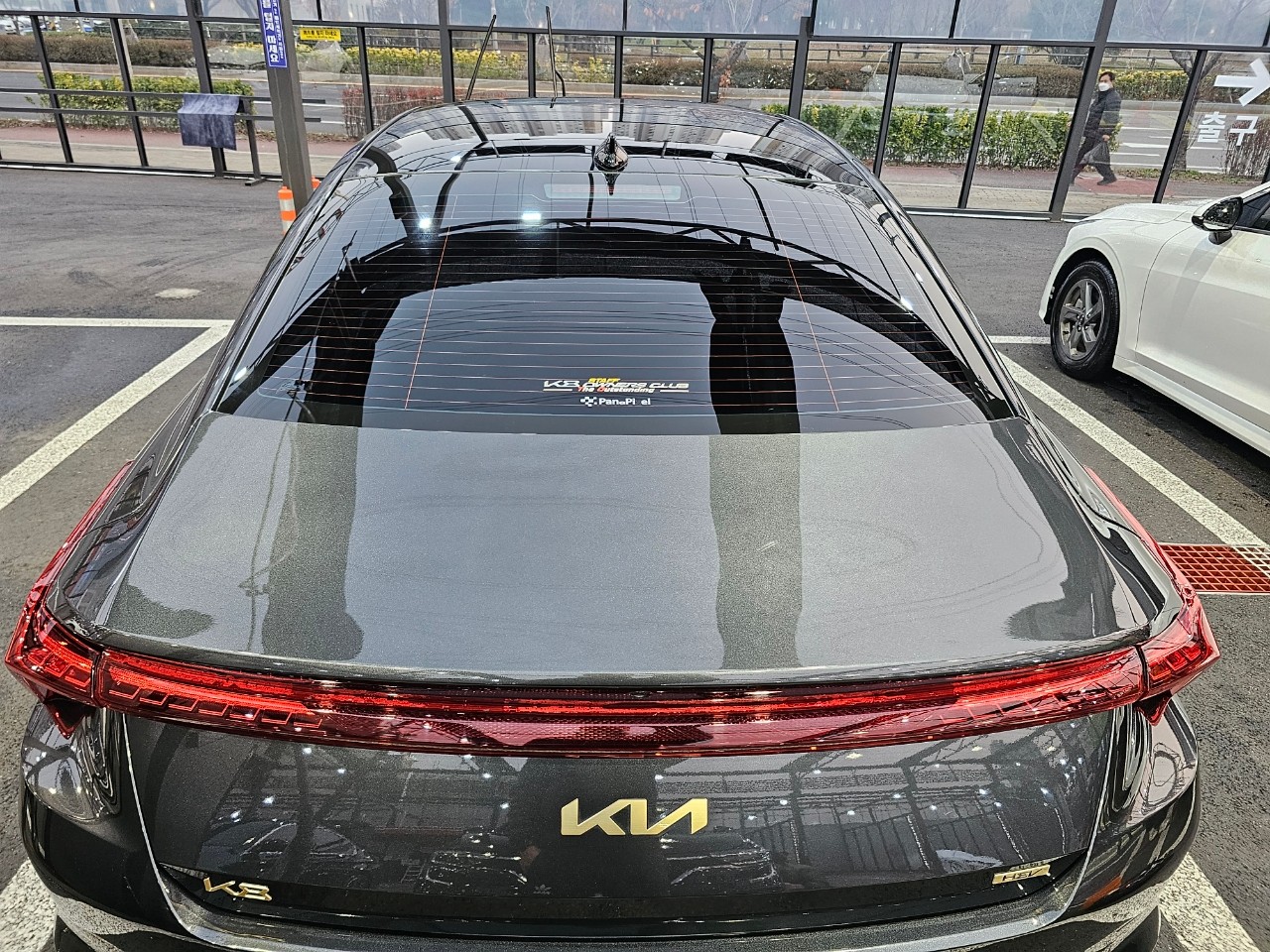 차량, 육상 차량, 야외, 텍스트이(가) 표시된 사진
자동 생성된 설명