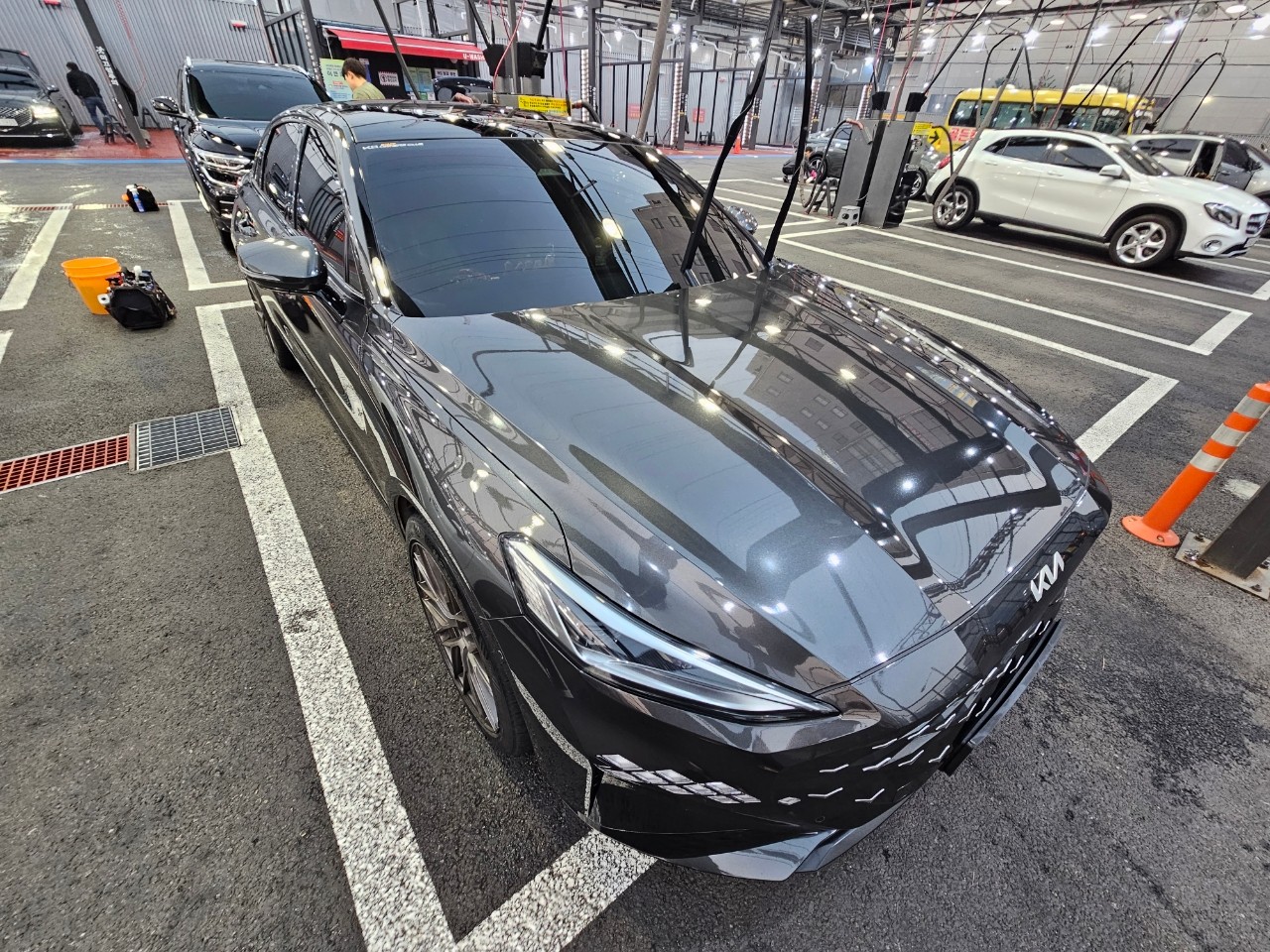 차량, 육상 차량, 바퀴, 타이어이(가) 표시된 사진
자동 생성된 설명