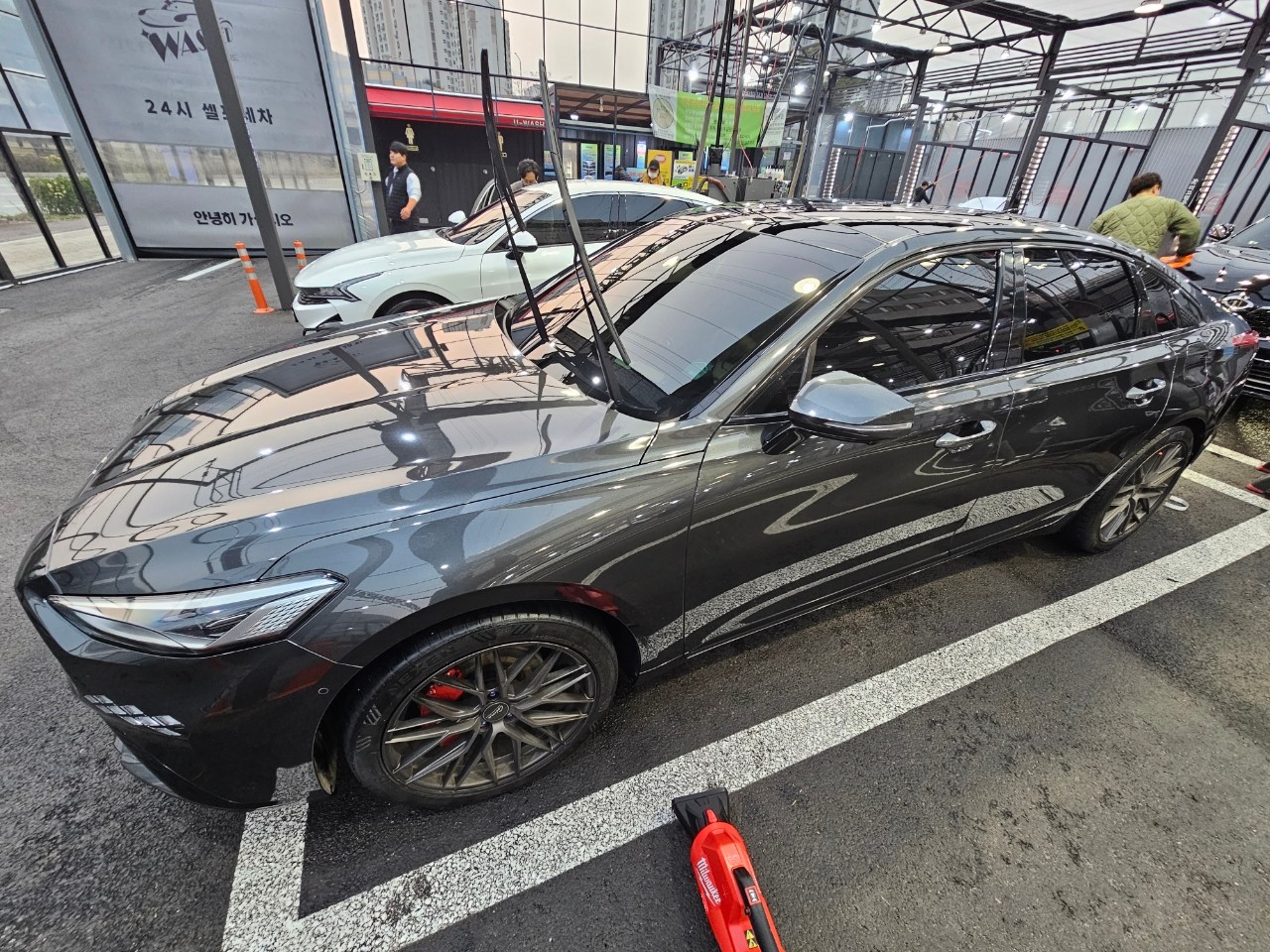 바퀴, 차량, 육상 차량, 타이어이(가) 표시된 사진
자동 생성된 설명