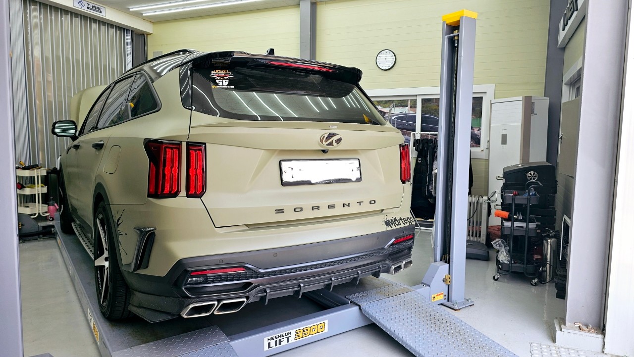 텍스트, 차량, 육상 차량, 바퀴이(가) 표시된 사진
자동 생성된 설명