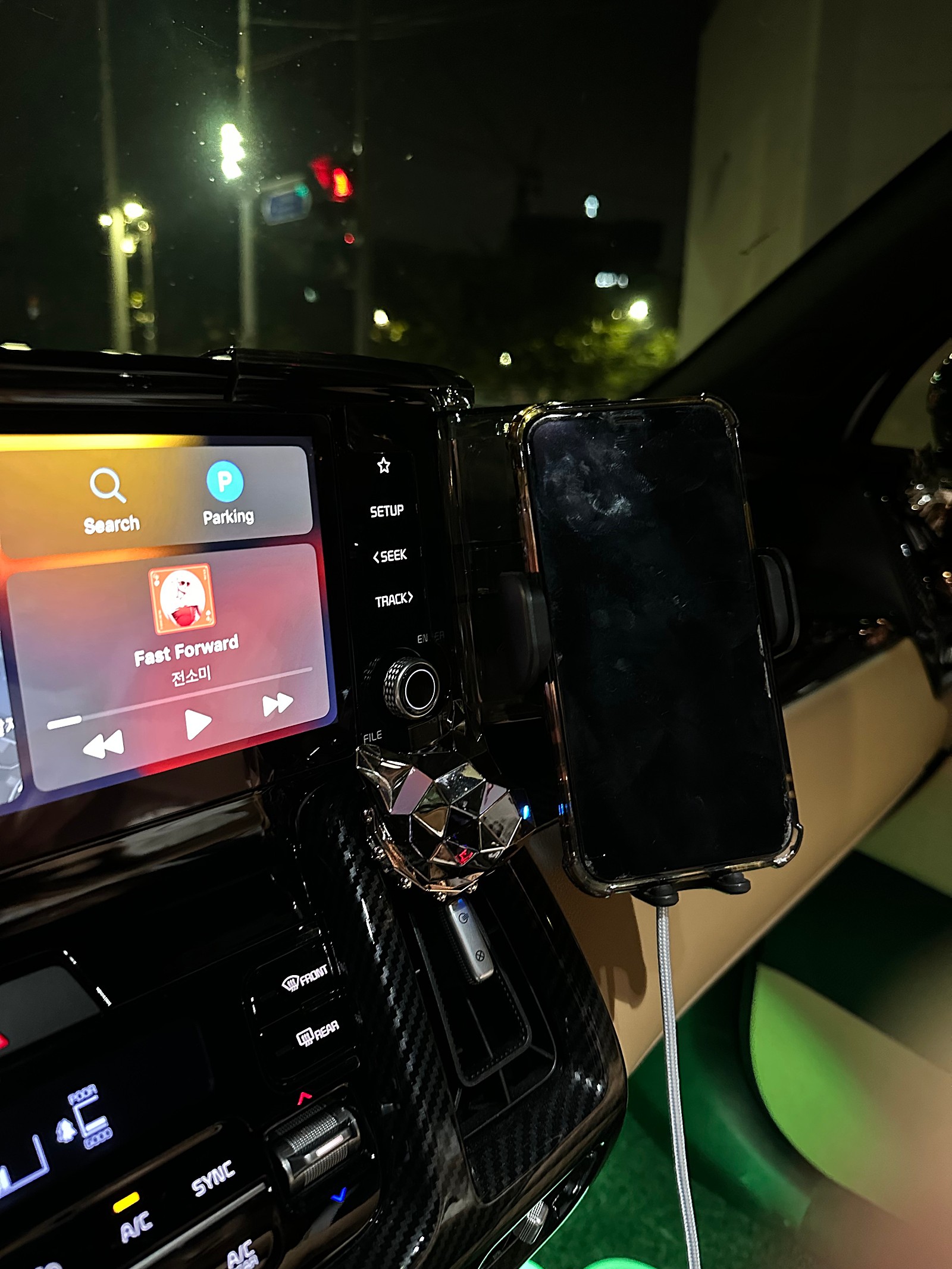 텍스트, 전자제품, 디스플레이 장치, 멀티미디어이(가) 표시된 사진
자동 생성된 설명