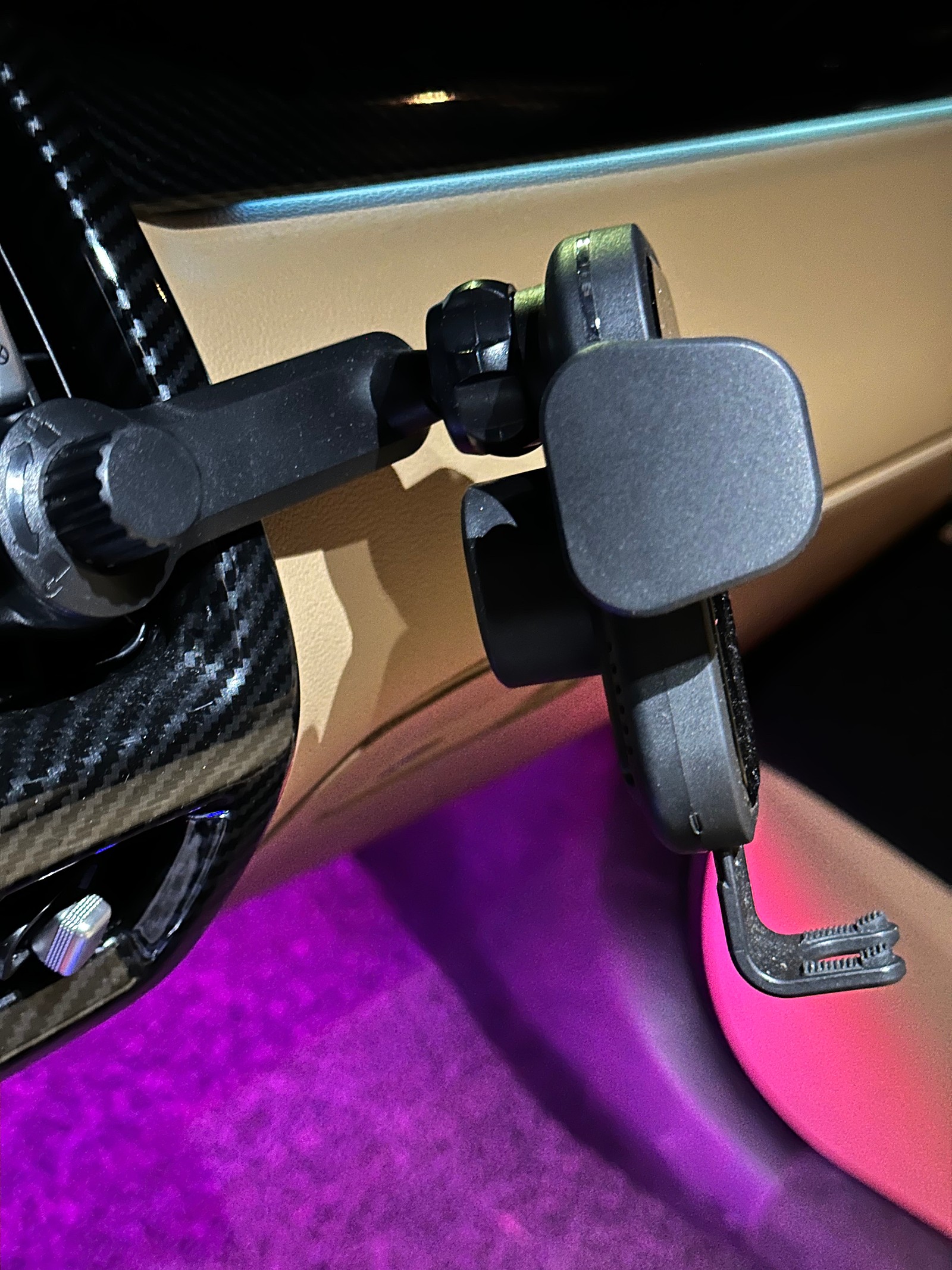 보라색, 레버이(가) 표시된 사진
자동 생성된 설명