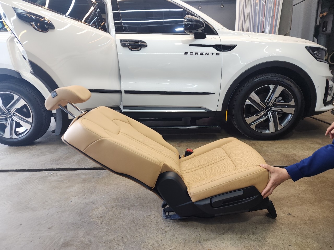 바퀴, 타이어, 차량, 육상 차량이(가) 표시된 사진
자동 생성된 설명