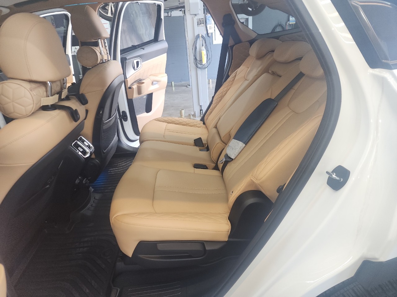 자동차, 카시트, 카시트 커버, 육상 차량이(가) 표시된 사진
자동 생성된 설명