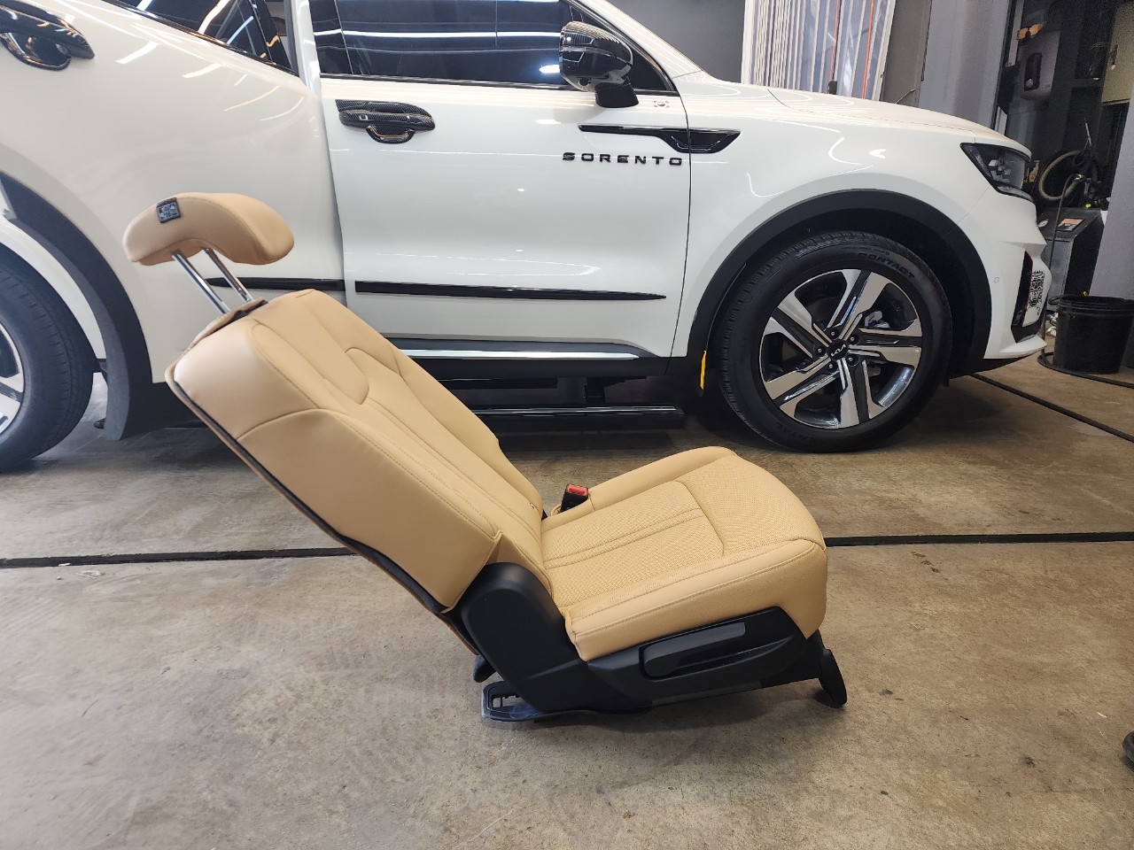 바퀴, 타이어, 차량, 육상 차량이(가) 표시된 사진
자동 생성된 설명