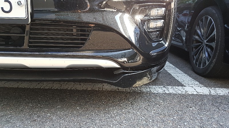 차량, 자동차, 쇠살대, 육상 차량이(가) 표시된 사진
자동 생성된 설명