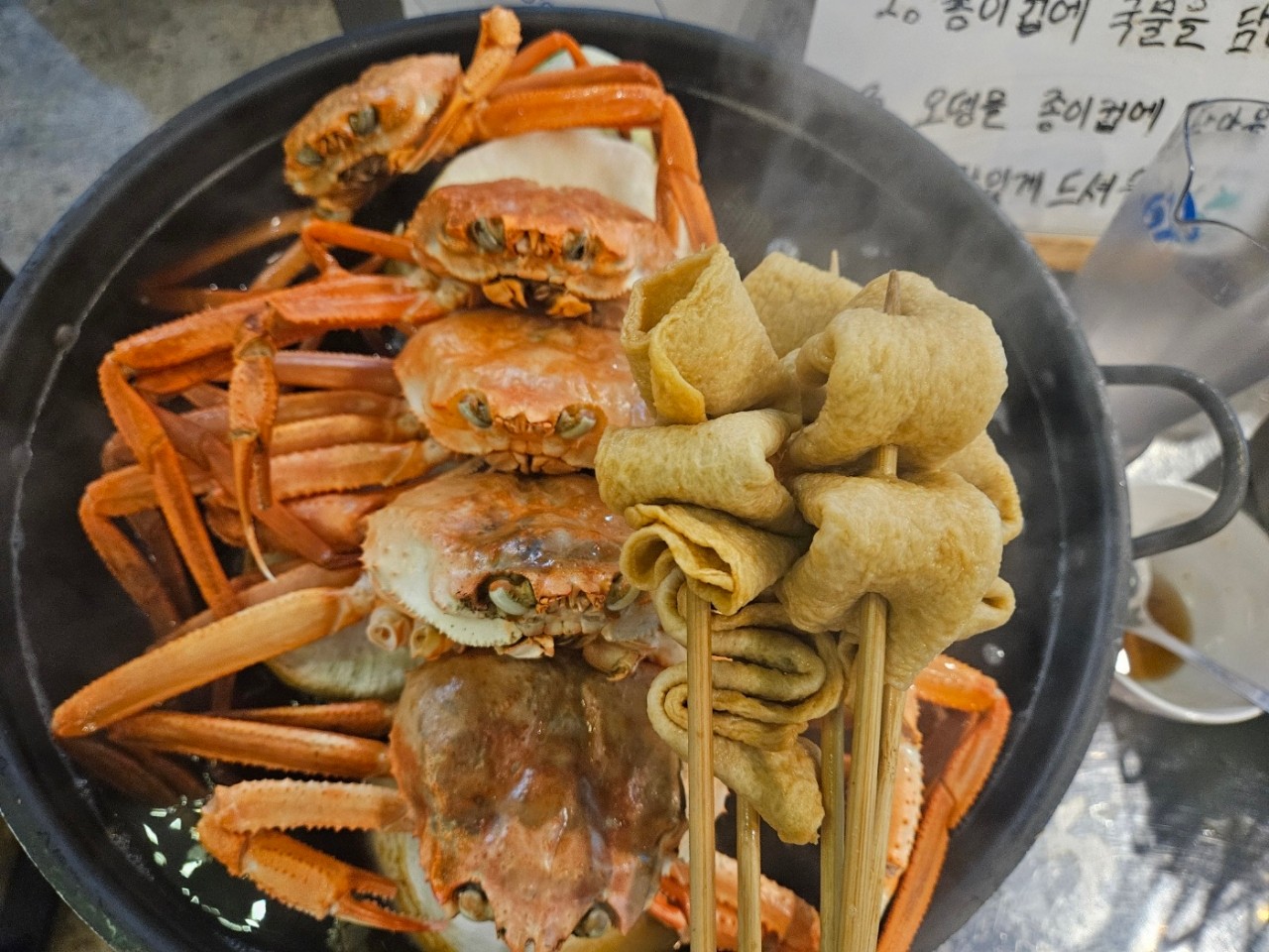 음식, 해산물, 요리, 갑각류이(가) 표시된 사진

자동 생성된 설명