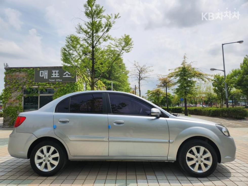 2011 - kia pride