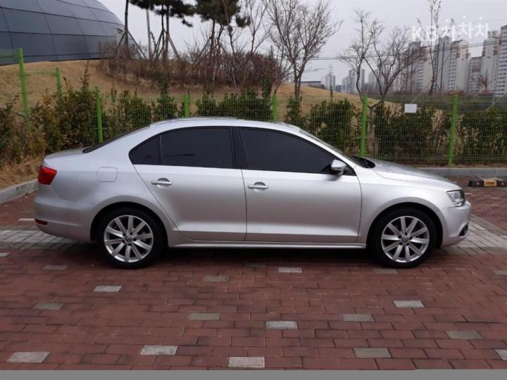 Volkswagen Jetta New 2.0 TDI BlueMotion 4