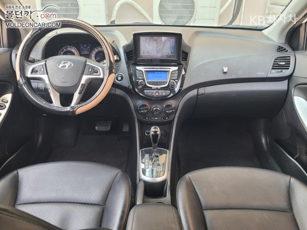 2012 - hyundai accent