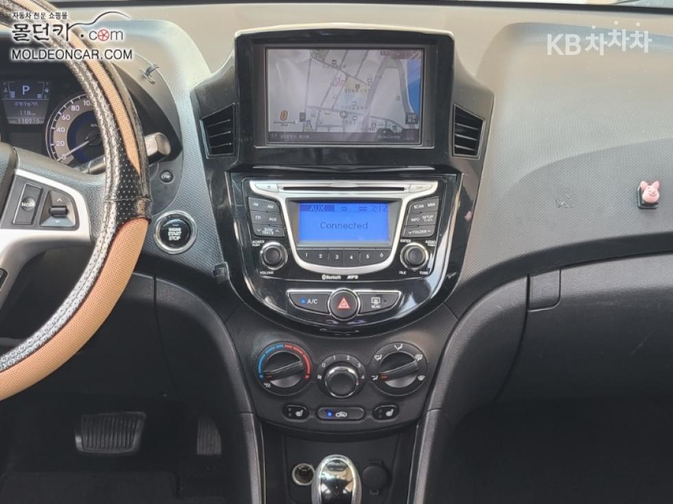 2012 - hyundai accent