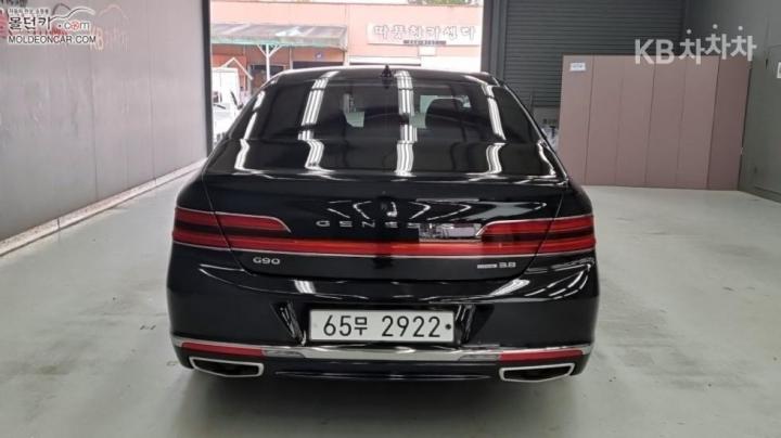 Genesis G90 3.8 GDi AWD Premium Luxury 5