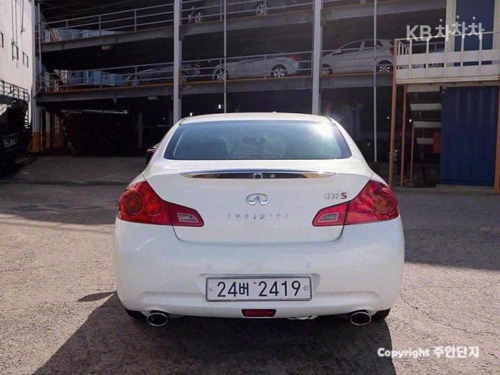 Infiniti G G37 Sedan S 4