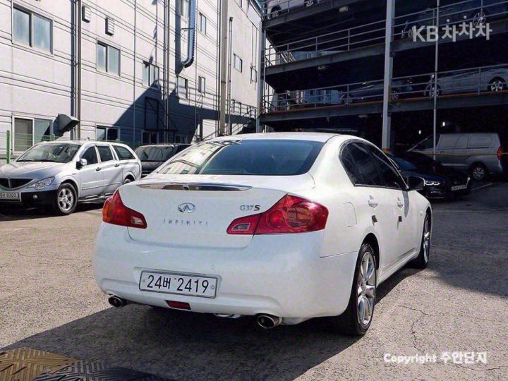 Infiniti G G37 Sedan S 5