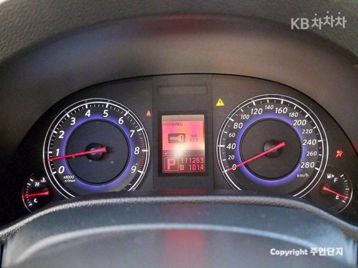 Infiniti G G37 Sedan S 7