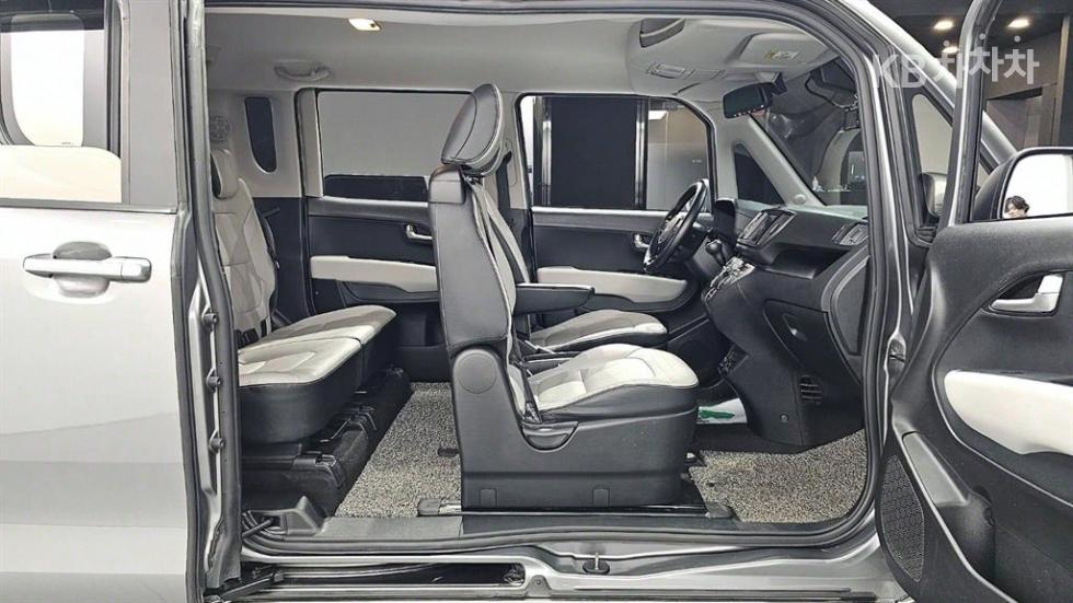 2023 - kia kia