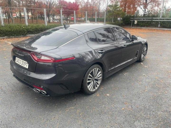 Kia Stinger 2.0 Turbo 2WD Prime 6