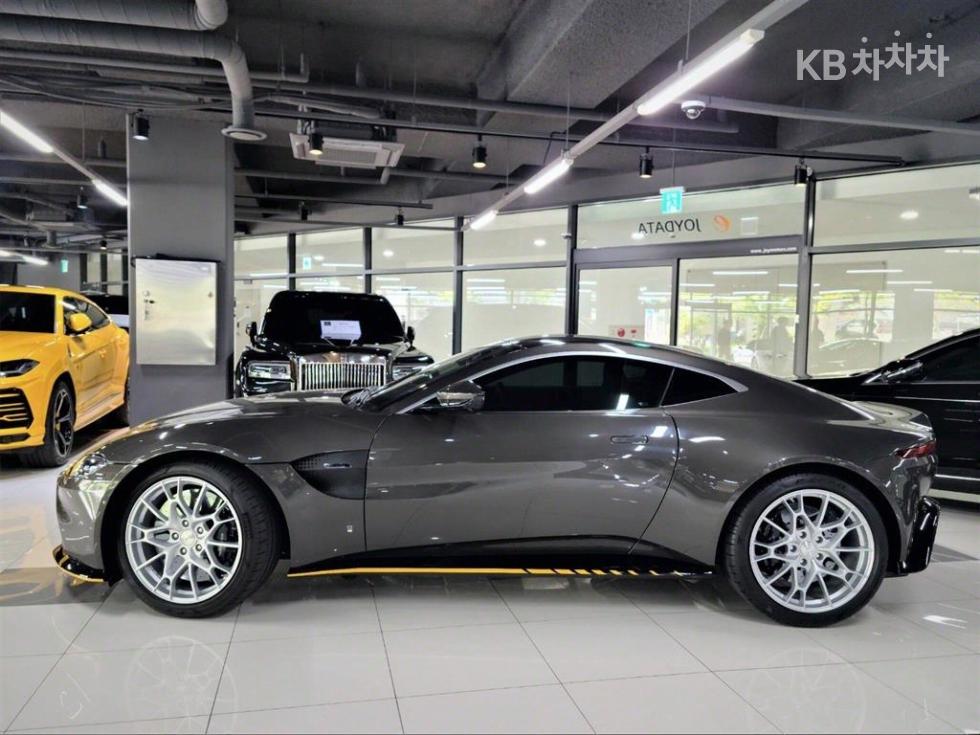 Aston Martin Vantage — miniaturë 2