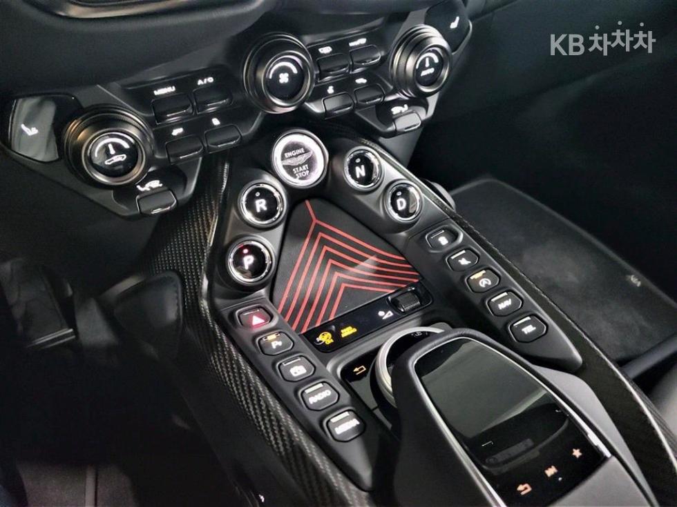 Aston Martin Vantage — miniaturë 12