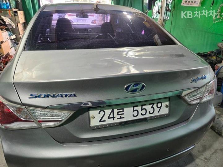 Hyundai Sonata Hybrid 2.0 Premium 4