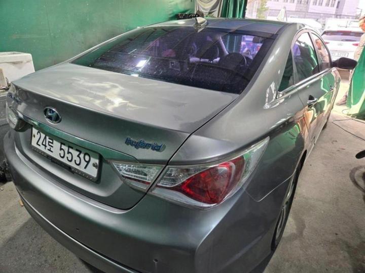 Hyundai Sonata Hybrid 2.0 Premium 5