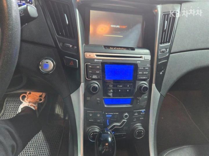 Hyundai Sonata Hybrid 2.0 Premium 10