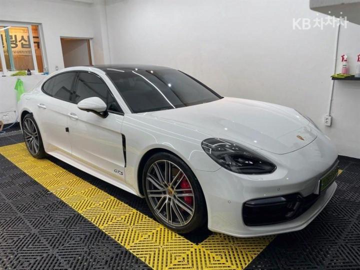 Porsche Panamera 971 4.0 GTS Base Type 4