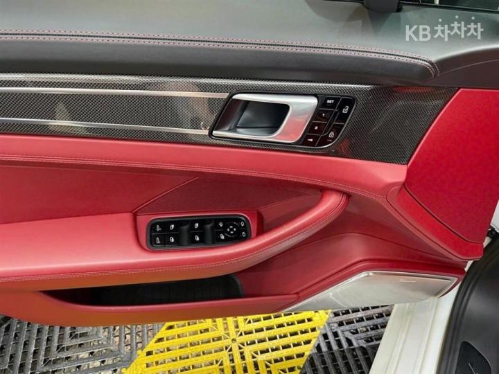 Porsche Panamera 971 4.0 GTS Base Type 9