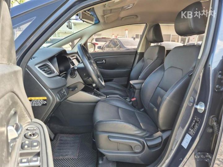 Kia Carens 1.7 VGT Prestige 8