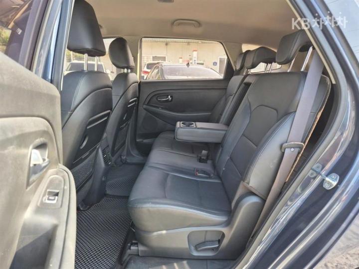 Kia Carens 1.7 VGT Prestige 9