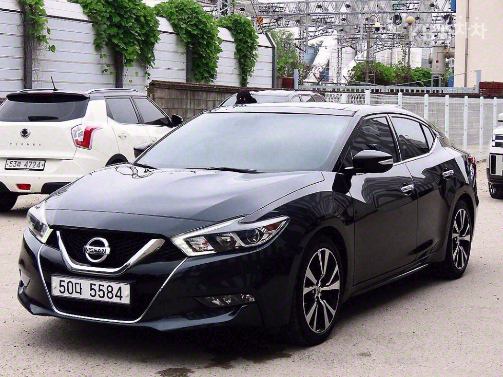 2018 - nissan maxima