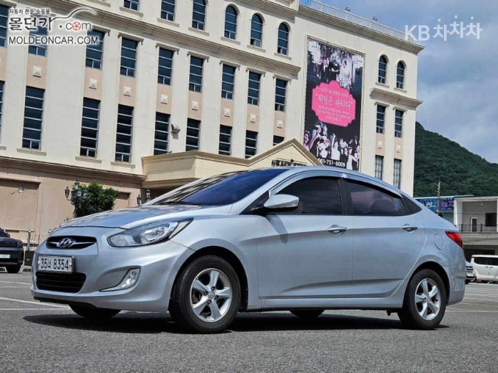 2012 - hyundai accent