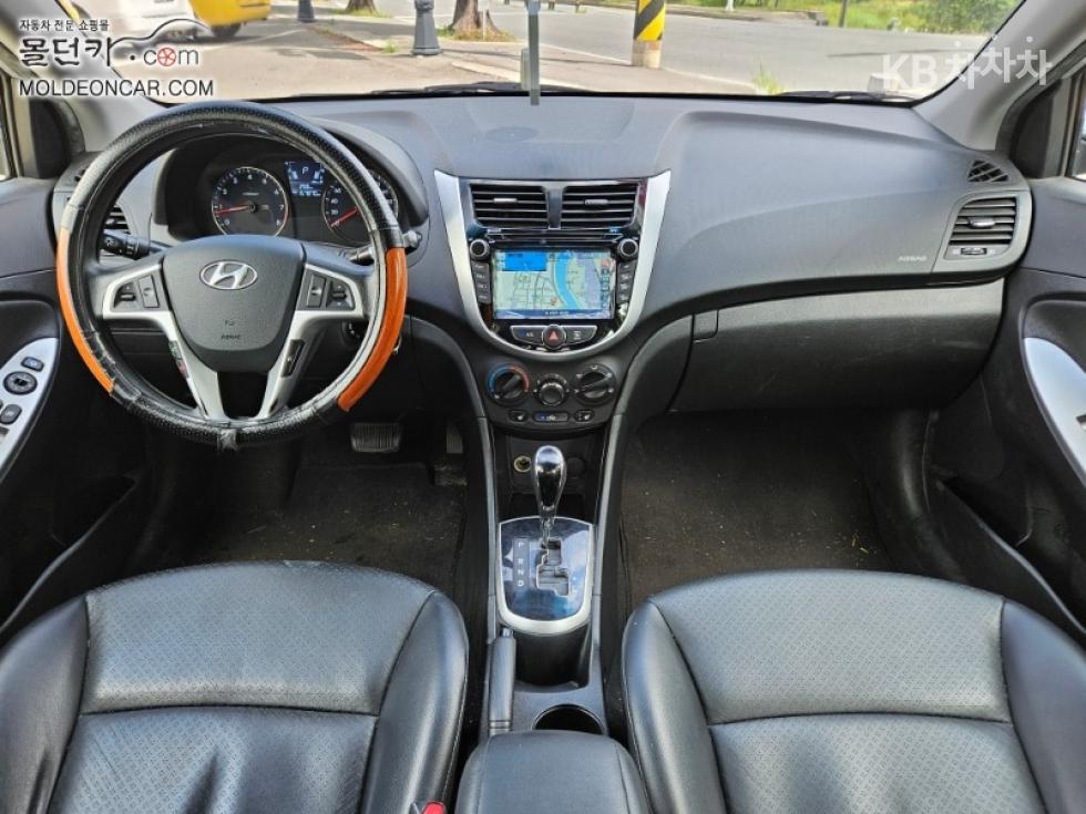 2012 - hyundai accent