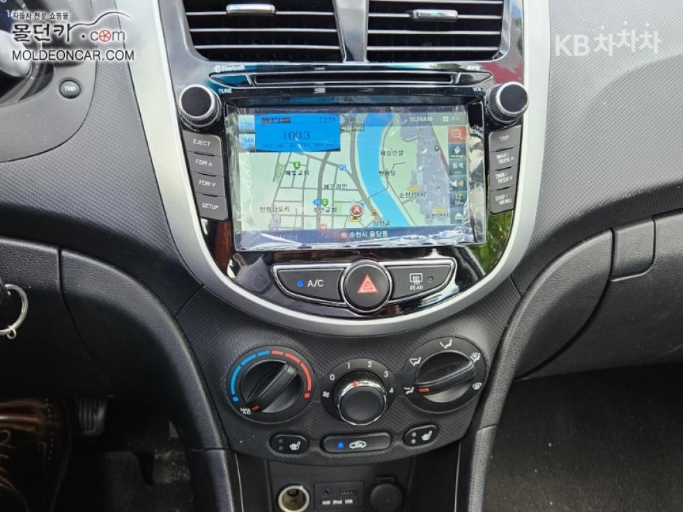 2012 - hyundai accent